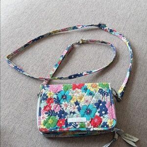 🌸 Vera Bradley Floral Convertible Crossbody Wallet